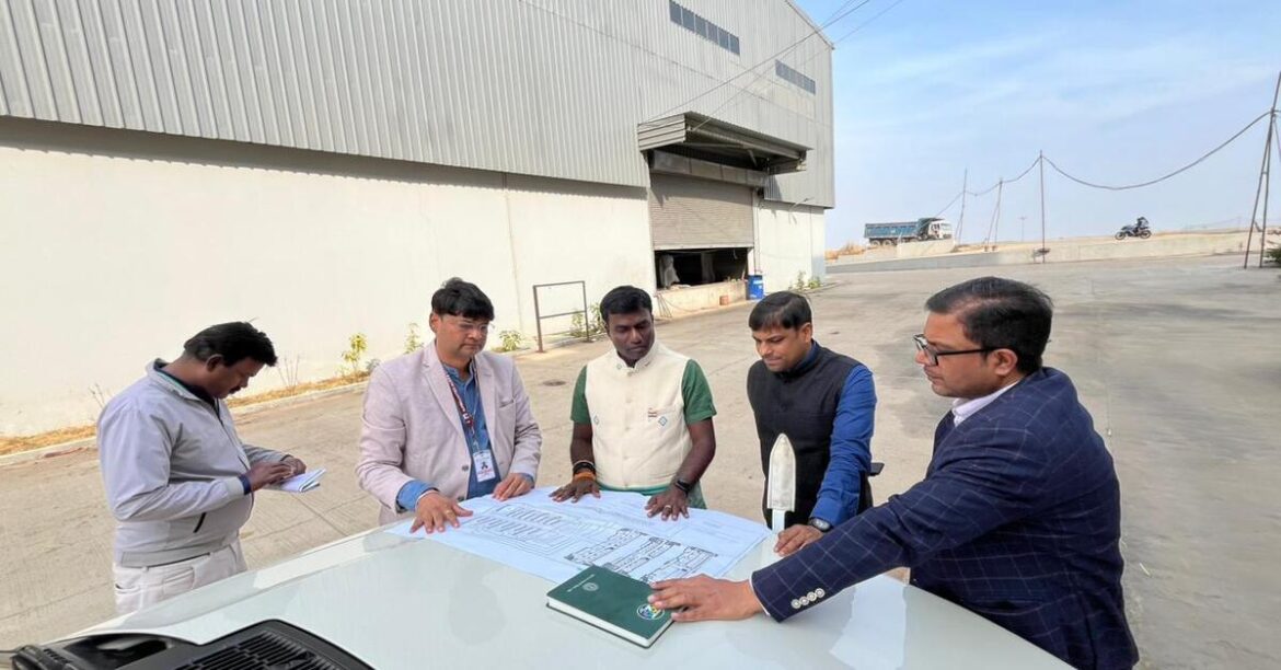 RANCHI: नगरपालिका चुनाव की तैयारी को लेकर रांची डीसी ने ट्रांसपोर्ट नगर में बनाए जा रहे स्ट्रांग रूम का निरीक्षण किया और जरूरी निर्देश दिए।