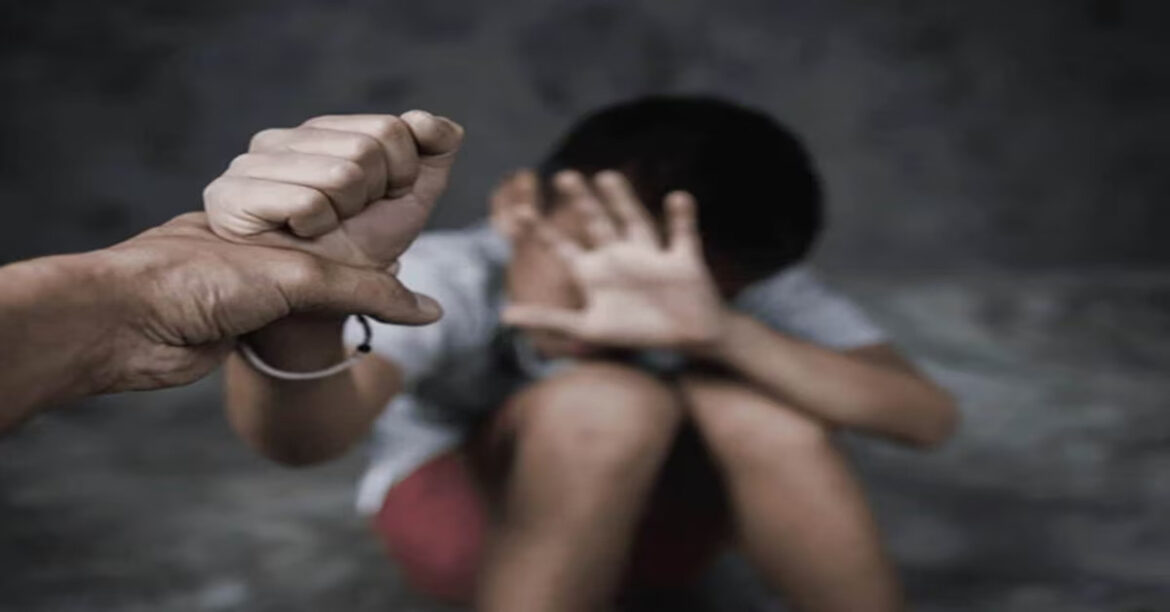 RANCHI: ऑपरेशन नन्हे फरिश्ते, डिग्निटी और एएएचटी के तहत 339 लोगों का रेस्क्यू, 62 बच्चे-महिलाएं मुक्त और 15 तस्कर गिरफ्तार।