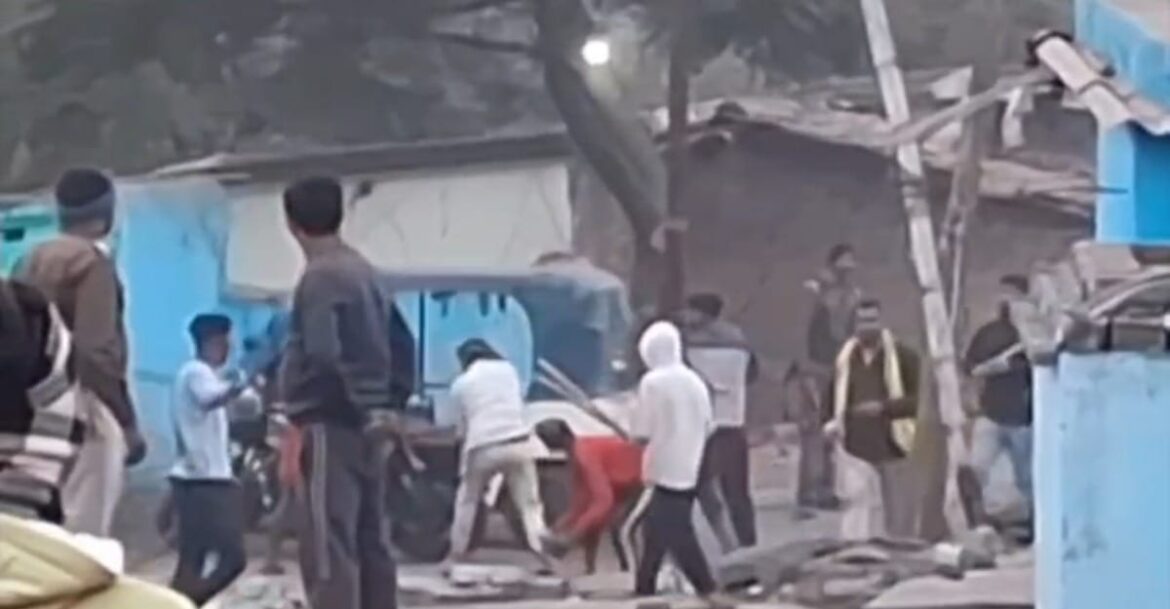 धनबाद में झड़प