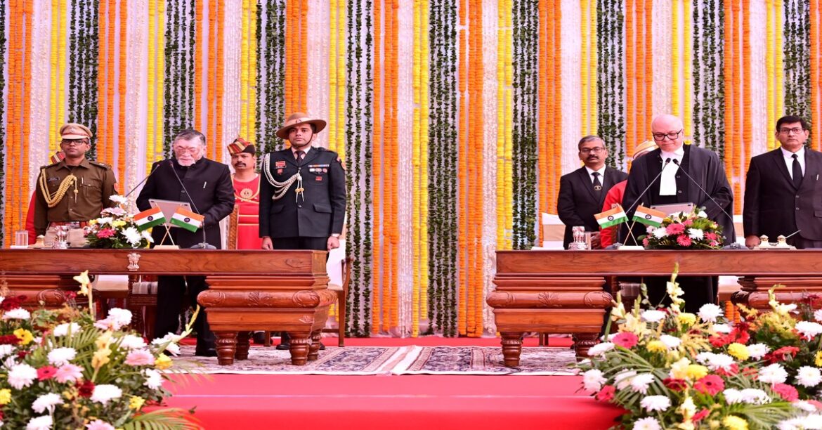 झारखंड के राज्यपाल ने न्यायमूर्ति महेश शरदचंद्र सोनक को झारखंड उच्च न्यायालय के मुख्य न्यायाधीश पद की शपथ दिलाई, सीएम हेमंत सोरेन रहे मौजूद