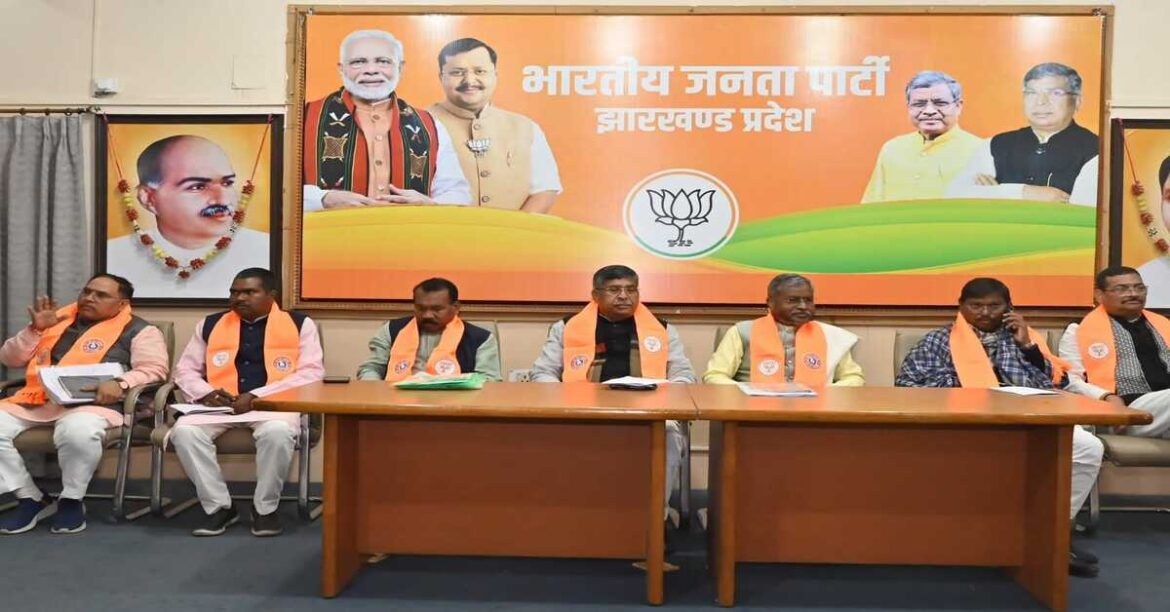 रांची में भाजपा की बैठक में बाबूलाल मरांडी ने कहा कि कार्यकर्ता जनकल्याण, विकास और भ्रष्टाचार मुक्त सोच वाले उम्मीदवारों को निकाय चुनाव में जिताएंगे।