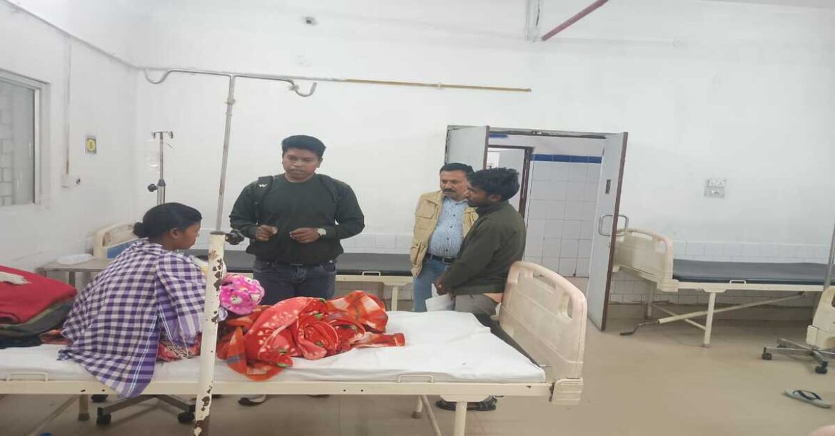 Road accident in Asantaliya Sonuwa area of Chaibasa where a youth died and four people were injured