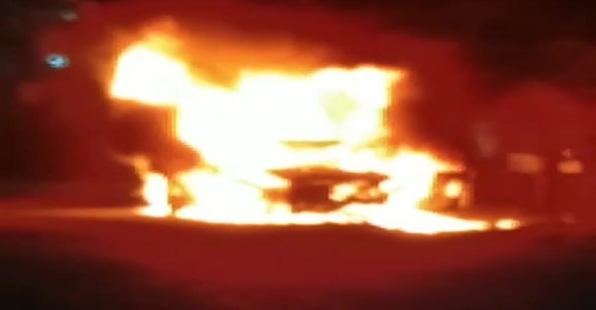 Moving car catches fire at Dimna Chowk in Jamshedpur, passengers escape safely