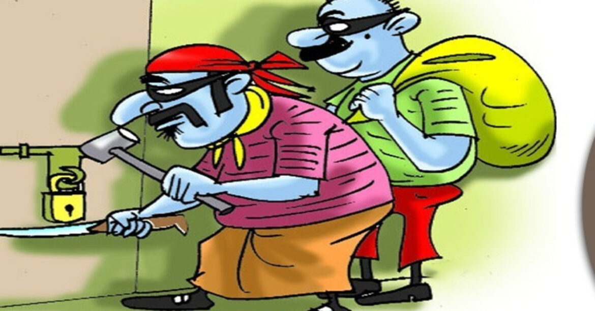 RANCHI: रांची के डोरंडा थाना क्षेत्र में हाथीखाना इलाके में मंदिर समेत तीन दुकानों में चोरी, पुलिस ने दो आरोपियों को गिरफ्तार किया।