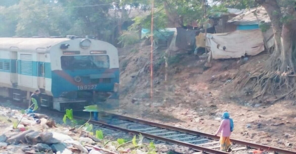 बादामपहाड़ ट्रेन में हादसा होते हुए बचा