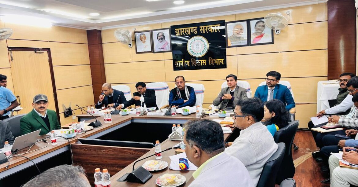 RANCHI: अबुआ दिशोम बजट 2026-27 को लेकर वित्त मंत्री राधाकृष्ण किशोर ने बैंकर्स से मंथन किया, 100 गांव गोद लेकर महिला सशक्तिकरण पर सहमति बनी।