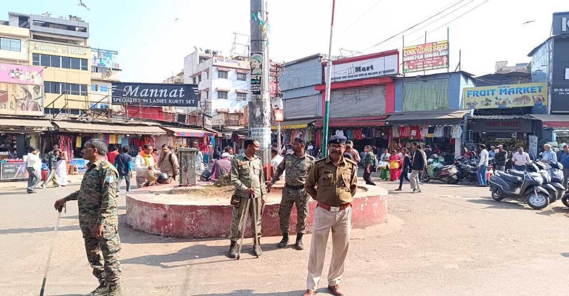 साकची बाजार में झंडा चौक पर नहीं