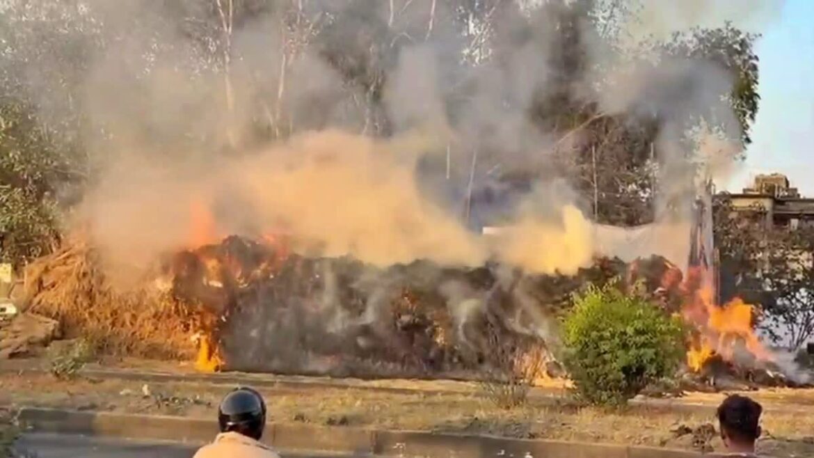 Bokaro warehouse fire near Medicent Hospital
