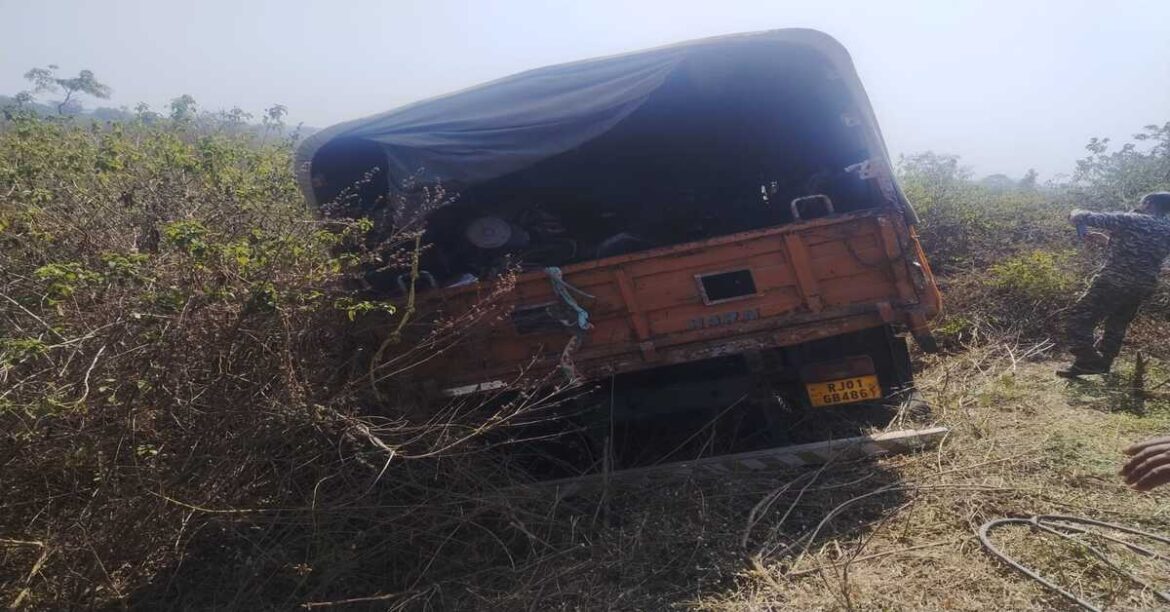 पश्चिमी सिंहभूम के टोंटो क्षेत्र में CRPF 174 बटालियन का ट्रक पलटा, दो जवान घायल, प्राथमिक इलाज के बाद रांची रेफर।