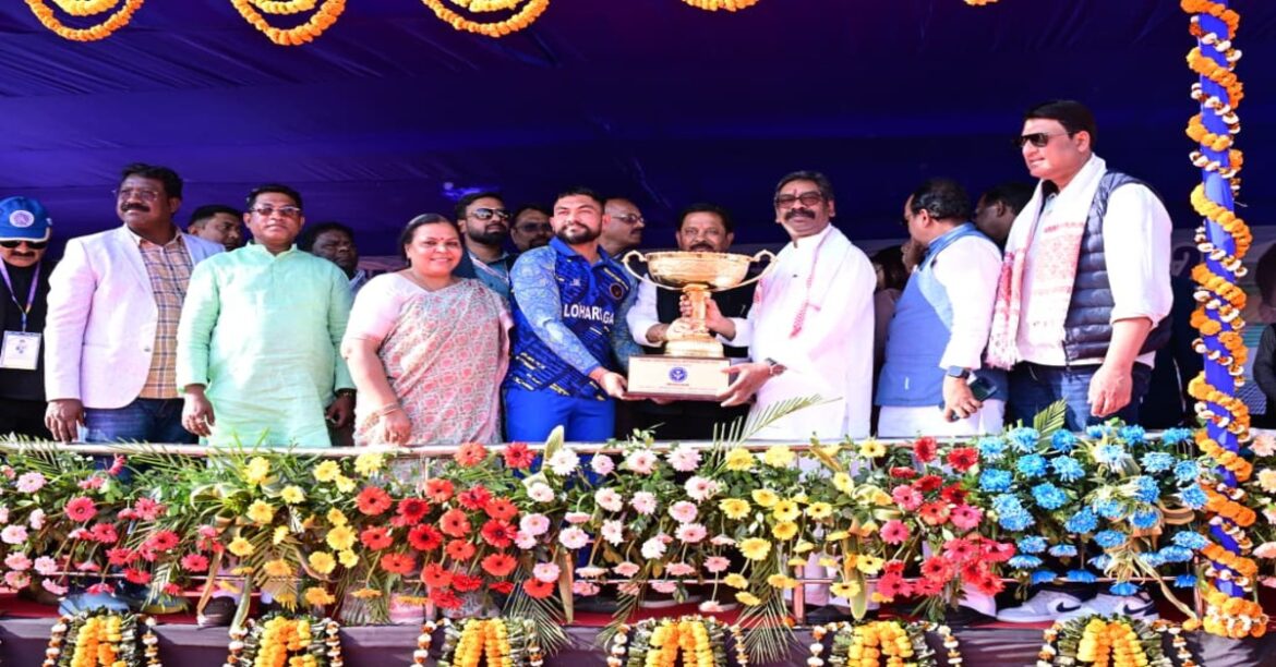 मुख्यमंत्री हेमंत सोरेन ने बलदेव साहू मेमोरियल टी-20 क्रिकेट टूर्नामेंट में भाग लिया, झारखंड के खिलाड़ियों की खेल क्षेत्र में सफलता की सराहना की।