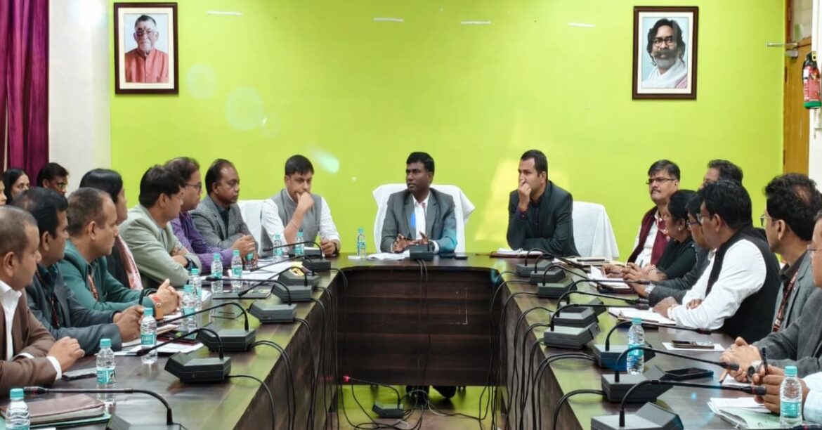 RANCHI: रांची में नगरपालिका चुनाव 2026 को लेकर उपायुक्त की अध्यक्षता में समीक्षा बैठक, मतदान, मतगणना व स्ट्रांग रूम तैयारियों की समीक्षा।