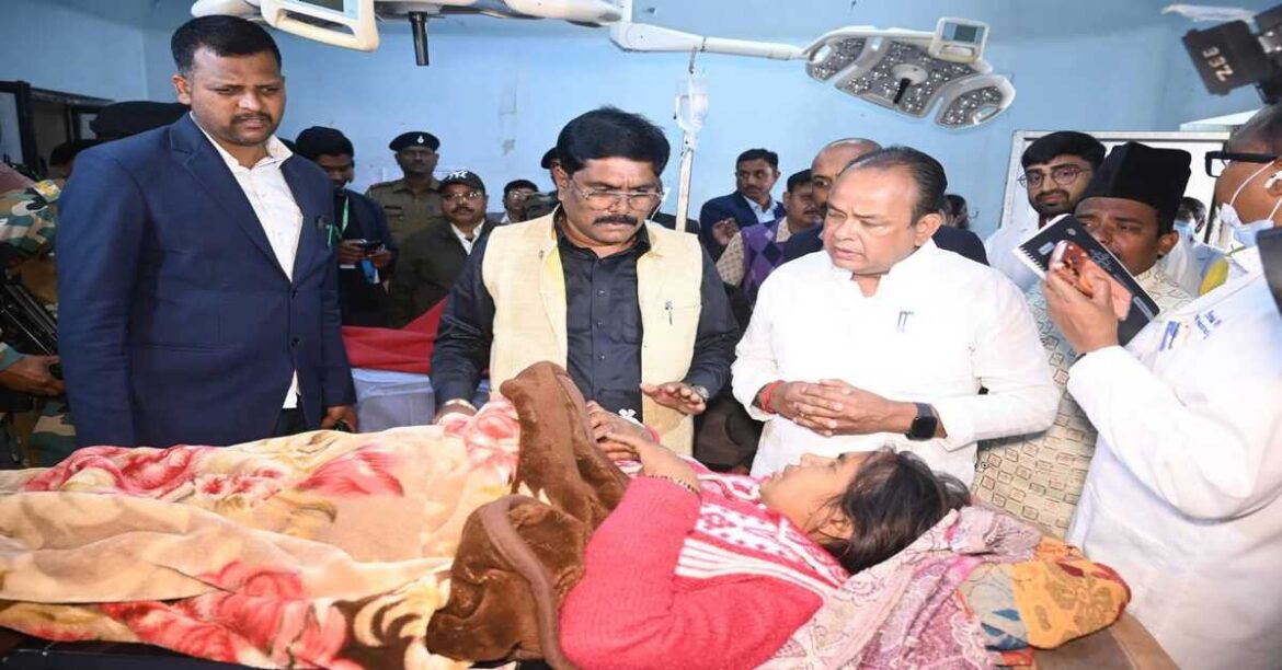 RANCHI: गोमिया हाथी हादसे में मृतकों के परिजनों को ₹4-4 लाख की सहायता और घायलों के मुफ्त इलाज का ऐलान, मंत्री पहुंचे रिम्स।