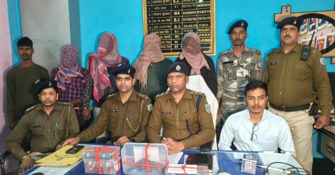 RANCHI: रांची के खेलगांव में प्रेम प्रसंग को लेकर सुपारी देकर युवक की हत्या, पुलिस ने पांच आरोपियों को किया गिरफ्तार।