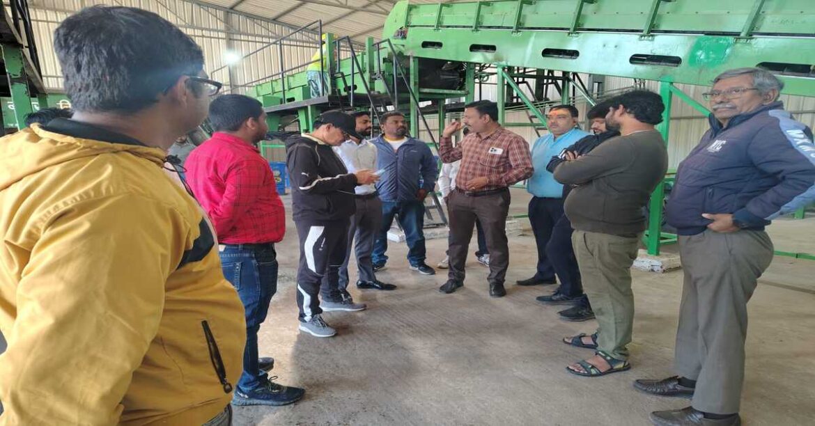 RANCHI: रांची नगर निगम के ट्रेकर स्टैंड स्थित 50 टीपीडी एमआरएफ केंद्र का निरीक्षण, वैज्ञानिक कचरा प्रबंधन को मिलेगा बढ़ावा।