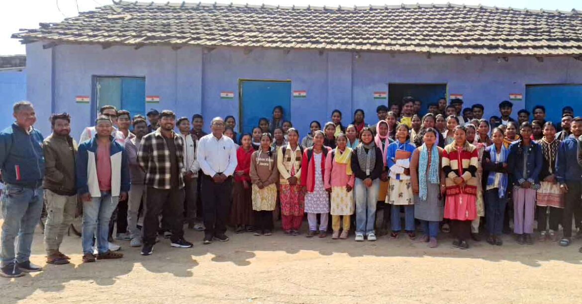 कोल्हान नितिर तुरतुंग के चक्रधरपुर केंद्र में हुआ खास फिल्म प्रदर्शन