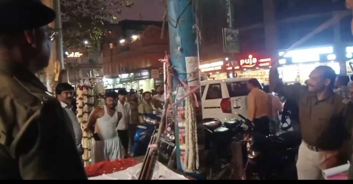 Police lathi charge at Mangla Haat in Sakchi Market, Jamshedpur