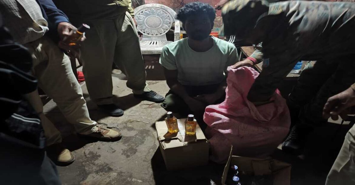 **Alt Text (English):** Jharkhand municipal election crackdown in Jamshedpur, excise department seizes large quantity of foreign liquor