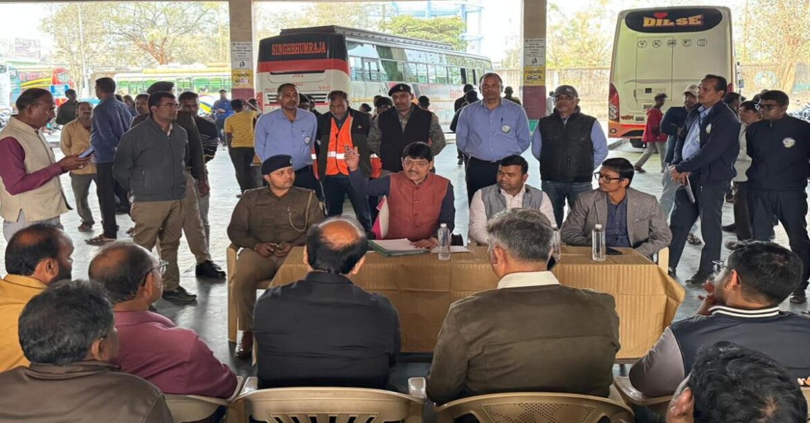 RANCHI: बस टर्मिनल आगजनी के बाद रांची नगर निगम सख्त। सुरक्षा, अवैध होर्डिंग हटाने और कर अनियमितताओं पर व्यापक कार्रवाई शुरू।