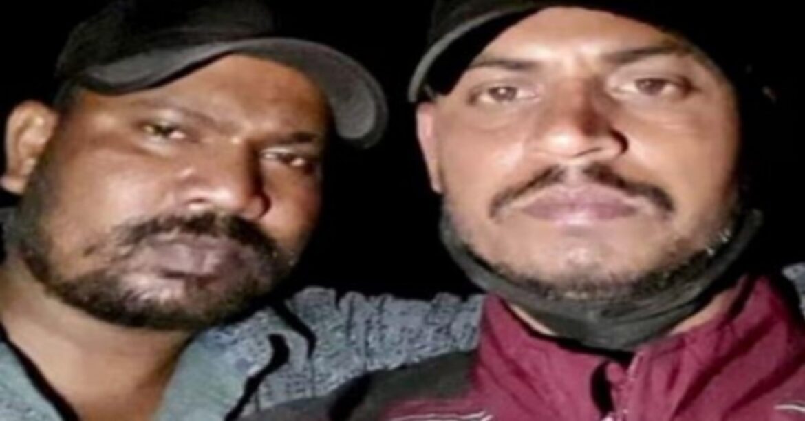 RANCHI : रांची के गेतलसूद वाइन शॉप में फायरिंग करने वाले तीन अपराधियों को पुलिस ने जोन्हा के पास से गिरफ्तार कर अवैध हथियार बरामद किया।