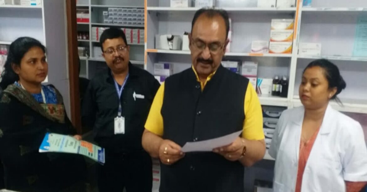 RANCHI: रांची सदर अस्पताल में उपाधीक्षक ने औचक निरीक्षण कर दवाओं की उपलब्धता, एक्सपायरी जांच और मरीज सेवाओं को बेहतर बनाने के निर्देश दिए।