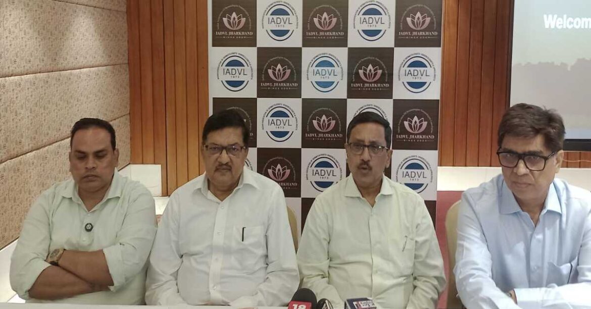 RANCHI: झारखंड में बिना रजिस्ट्रेशन स्किन स्पेशलिस्ट प्रैक्टिस पर रोक। IADVL ने वेबसाइट लॉन्च कर डॉक्टरों की जानकारी व शिकायत सुविधा शुरू की।