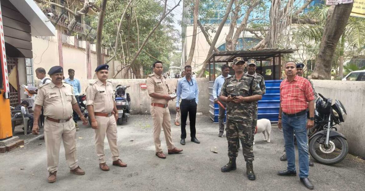 सिविल कोर्ट को उड़ाने की धमकी