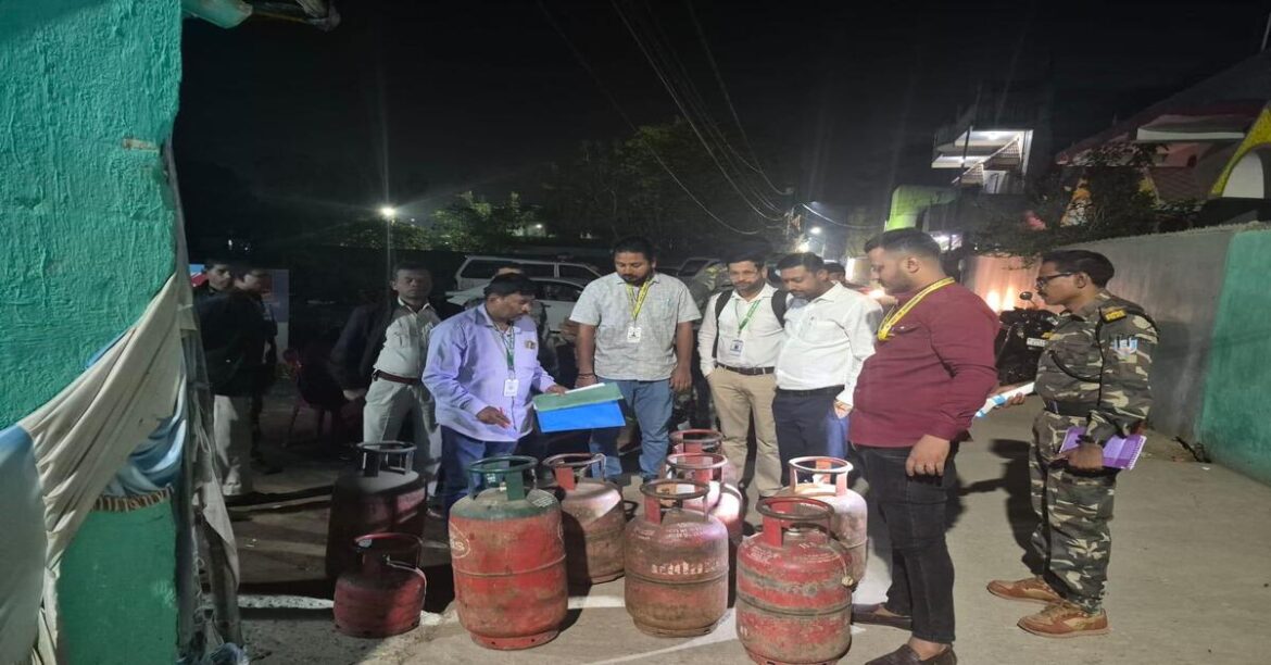 गैस सिलेंडर पर कार्रवाई