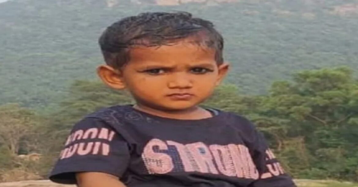 बर्मामाइंस में मासूम की मौत पर फूटा गुस्सा, कार चालक की गिरफ्तारी तक धरने पर बैठे परिजन