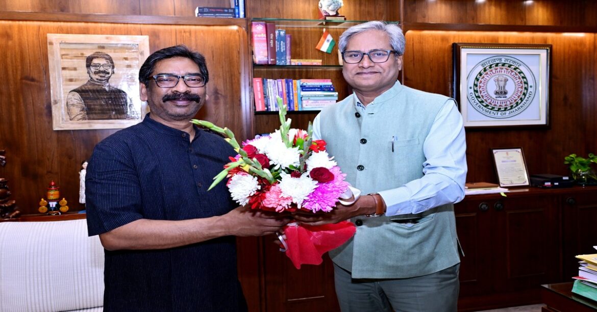 मुख्यमंत्री हेमंत सोरेन से बीएयू के कुलपति ने मुलाकात कर किसान एग्रोटेक मेला में आमंत्रित किया। दिगंबर जैन पंचायत ने पंचकल्याणक महोत्सव का न्योता दिया।