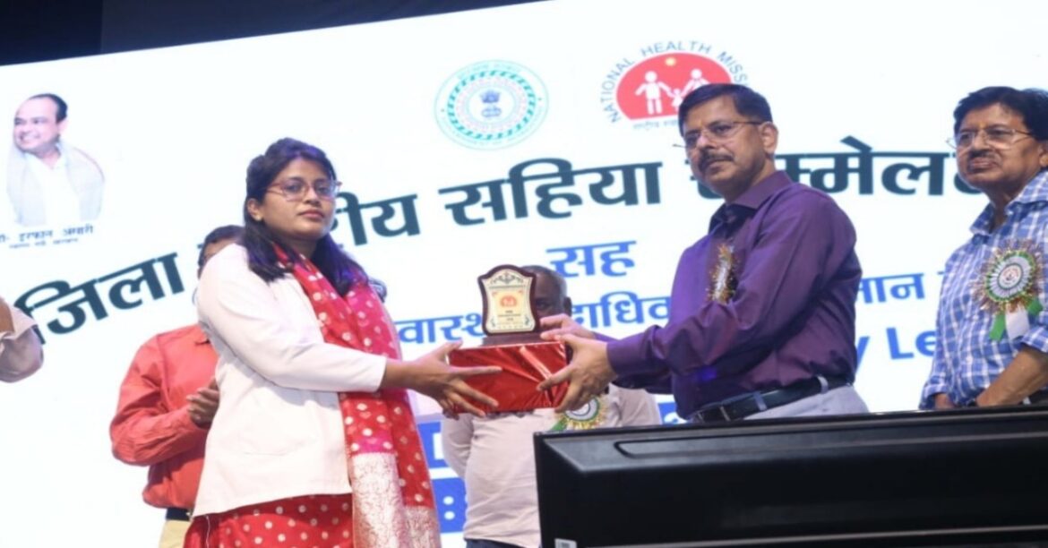 RANCHI: रांची के सदर अस्पताल में जिला स्तरीय सहिया सम्मेलन और सामुदायिक स्वास्थ्य पदाधिकारी सम्मान समारोह आयोजित किया गया।