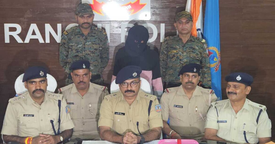 RANCHI: रांची के नामकुम में पुलिस की बड़ी कार्रवाई, 566 किलो डोडा और 700 ग्राम अफीम बरामद, तस्करी गिरोह का खुलासा, एक आरोपी गिरफ्तार।