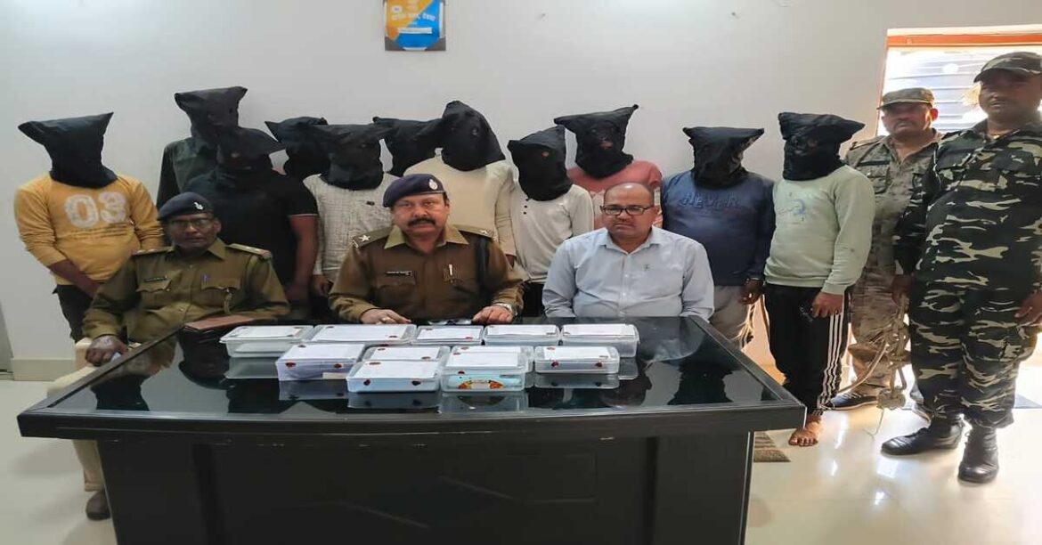 Police team with arrested cyber fraud accused in Deoghar