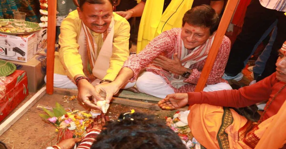 Mass marriage ceremony of 19 underprivileged girls held in Baharagora