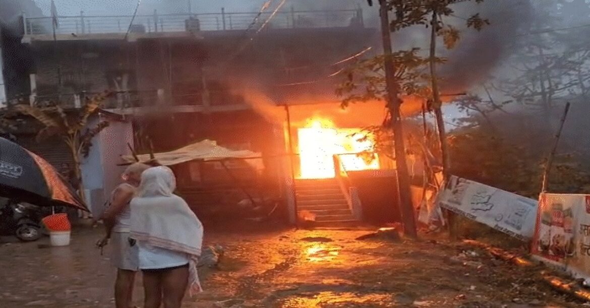 Fire breaks out at grocery shop in Palamu causing property worth lakhs destroyed