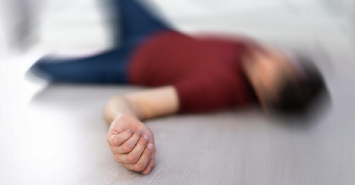 चाईबासा में एनएच-75 पर मिर्गी का दौरा पड़ने से ई-रिक्शा चालक नंदन पाठक की मौत, अस्पताल में डॉक्टरों ने हृदय गति रुकना बताया।