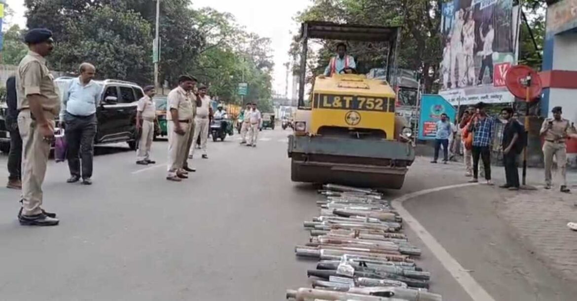 जमशेदपुर में रोड रोलर ऐक्शन