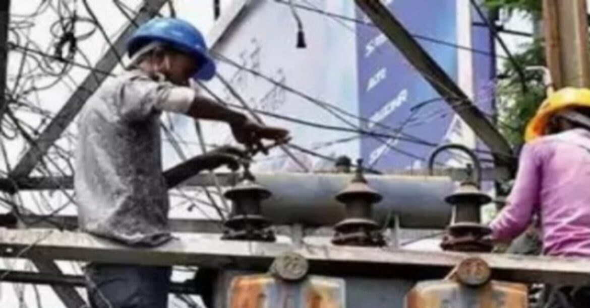 RANCHI: झारखंड ऊर्जा कर्मचारियों के वेतन से अवैध कटौती पर श्रमिक संघ ने विरोध जताया, जांच और राशि वापसी की मांग की।