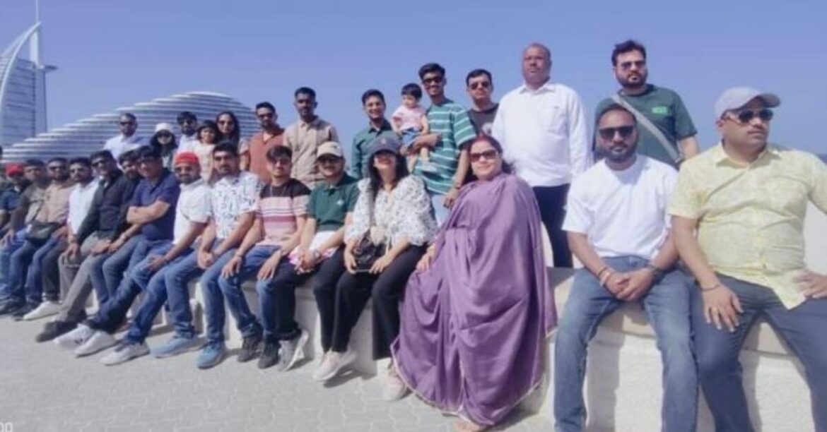 रांची के 90 लोग दुबई में फंसे हैं, बम धमाकों की आवाज सुनाई दे रही है। उन्होंने भारत सरकार से वतन वापसी की गुहार लगाई है।