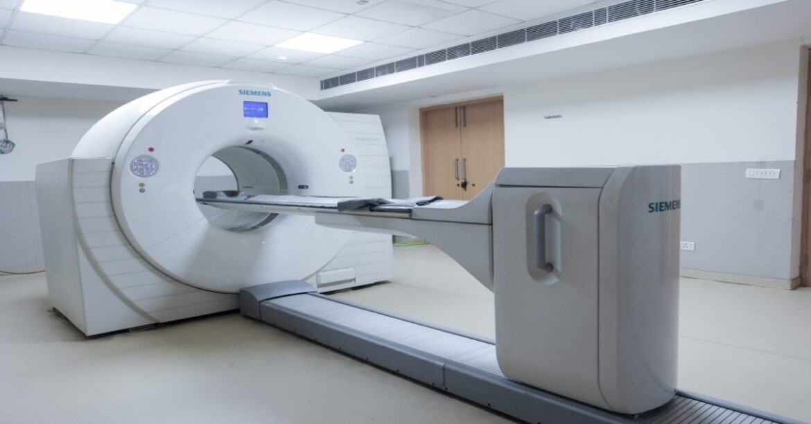 RANCHI: रांची सदर अस्पताल में PET-CT स्कैन मशीन लगेगी, जिससे कैंसर जांच सस्ती और आसान होगी, मरीजों को प्राइवेट लैब्स पर निर्भर नहीं रहना पड़ेगा।