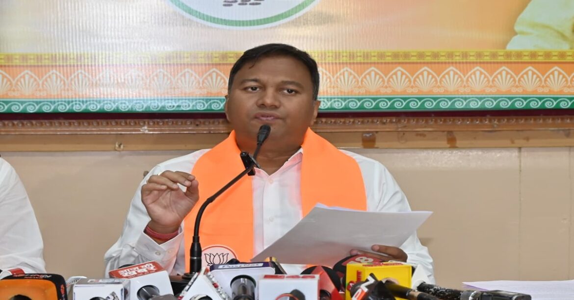 RANCHI: झारखंड ट्रेजरी घोटाले पर भाजपा का हमला, अजय साह ने कहा- निष्पक्ष जांच हुई तो कई सफेदपोश बेनकाब होंगे।