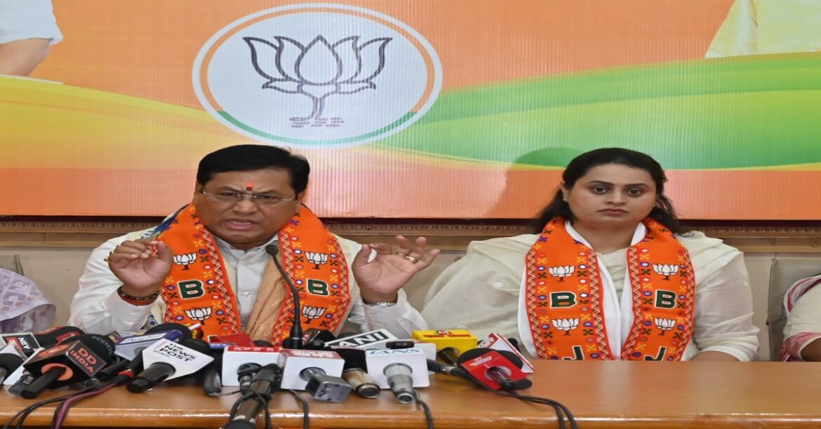 RANCHI: रांची में भाजपा ने नारी शक्ति वंदन अधिनियम पर कांग्रेस और इंडी गठबंधन पर महिलाओं के अधिकारों के विरोध का आरोप लगाते हुए तीखा हमला बोला।