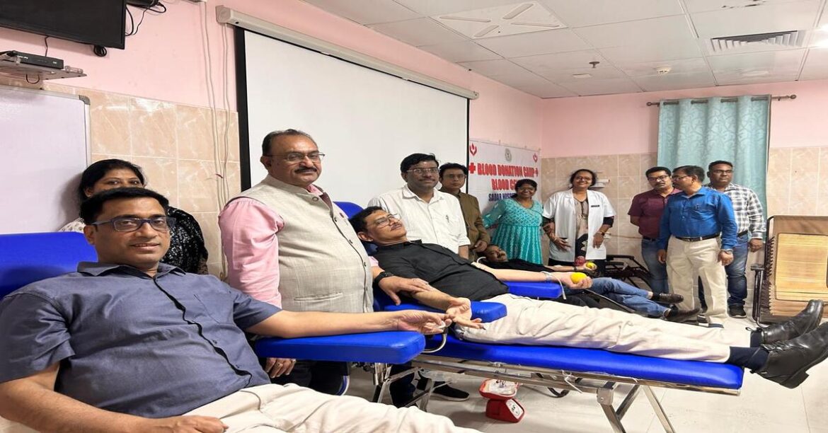 RANCHI: रांची सदर अस्पताल में रक्तदान शिविर, 102 यूनिट रक्त संग्रह, थैलेसीमिया और सिकल सेल बच्चों के लिए पहल