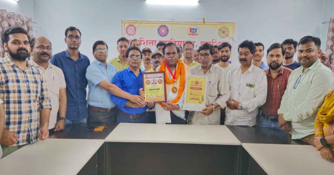 Dr Ravindra Kumar Chaudhary National Shiksha Shiromani Award