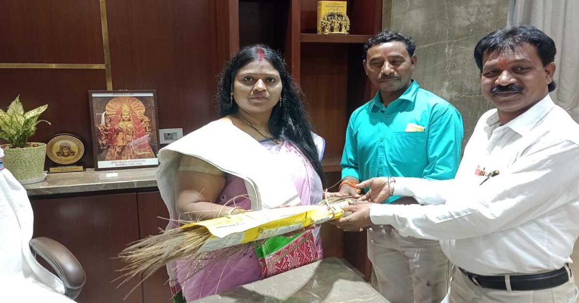 रांची मेयर रोशनी खलखो की अनोखी पहल, फूलों की जगह झाड़ू-डस्टबिन लाने की अपील। साफ-सफाई को बढ़ावा देने की दिशा में कदम।