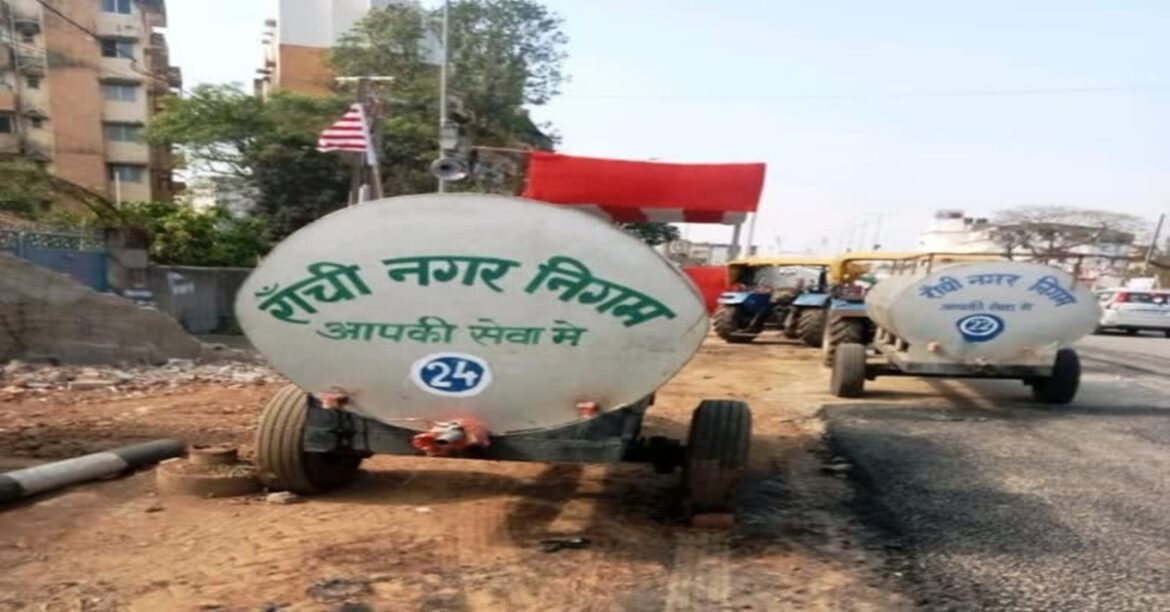 रांची में पानी की किल्लत बढ़ी, नगर निगम ने टैंकर बुकिंग बंद की। डैम से पर्याप्त पानी नहीं मिलने से लोगों की परेशानी बढ़ी।