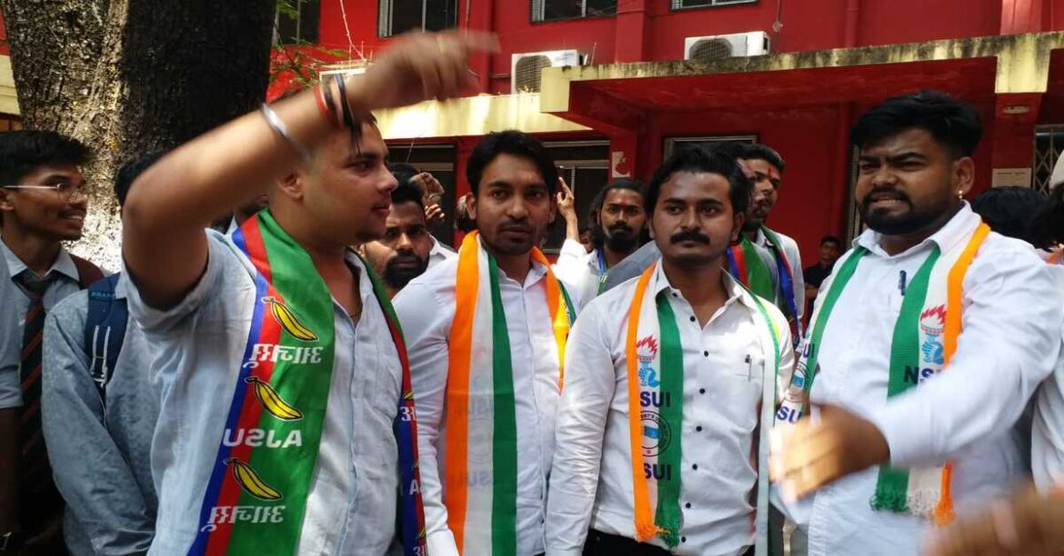 RANCHI: रांची विश्वविद्यालय में छात्रों ने NSUI के नेतृत्व में प्रदर्शन किया, सेशन देरी, सुविधाओं और प्रमाणपत्र वितरण पर नाराजगी जताई।