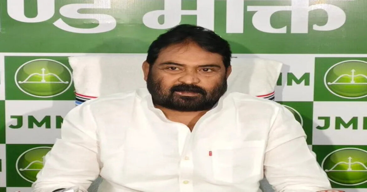 विनोद पांडेय ने बाबूलाल मरांडी पर निशाना साधते हुए “मिशन-11” को लेकर तीखा हमला बोला, भाजपा नेतृत्व और रणनीति पर उठाए सवाल।