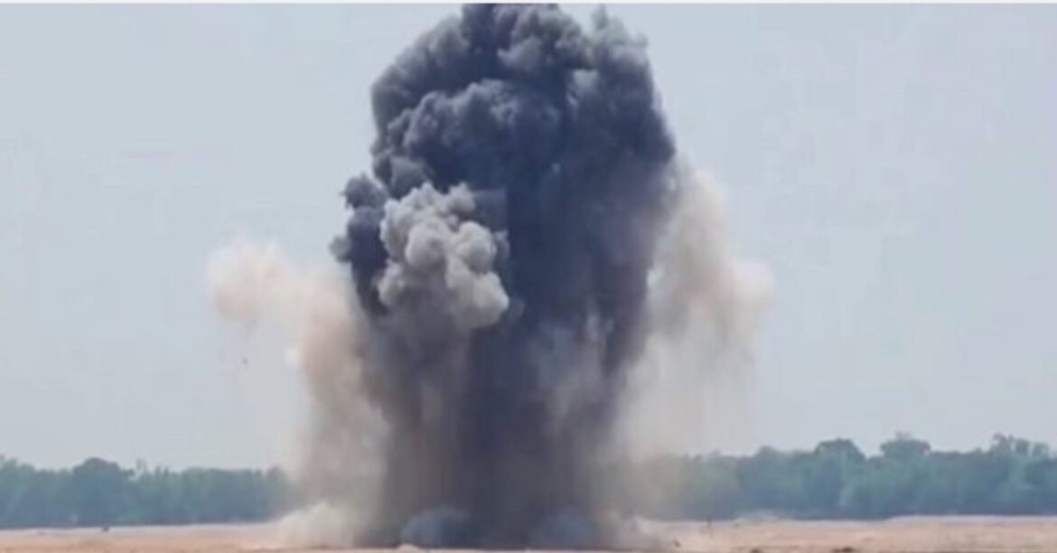 bahragora bomb diffusing.jpg 12