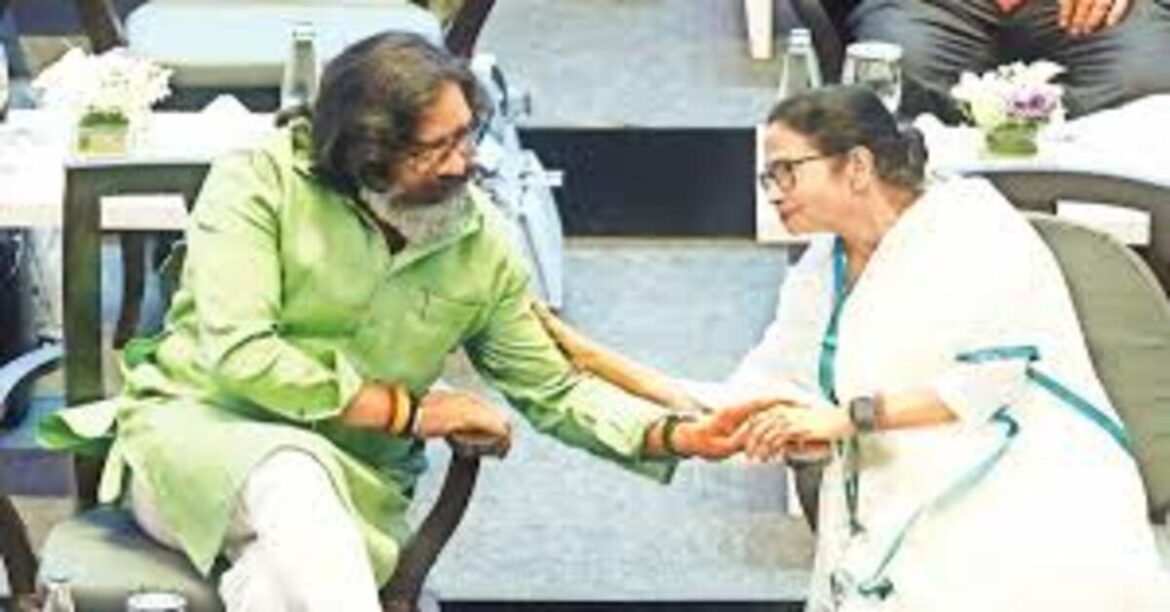 Mamata Banerjee with Hemant Soren and Kalpana Soren during Bengal election campaign