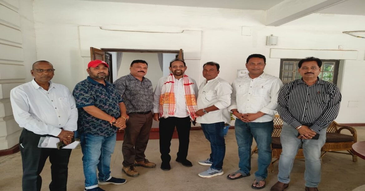 Ghatshila News: Vijay Pandey Honours MP Vidyut Varan Mahato